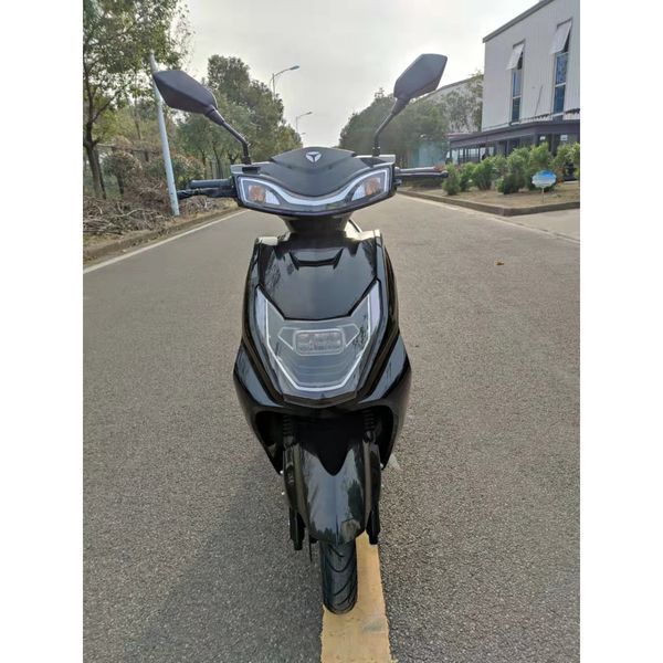 Електроскутер YADEA LUNA чорний ART-3814 фото