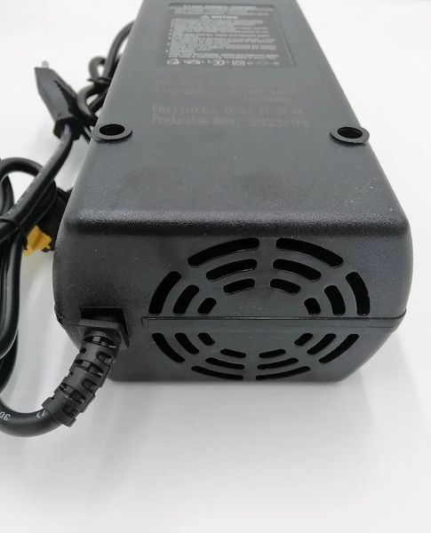 Зарядний пристрій для літієвих АКБ Instrade 60V 10A CHAR-00008593 фото